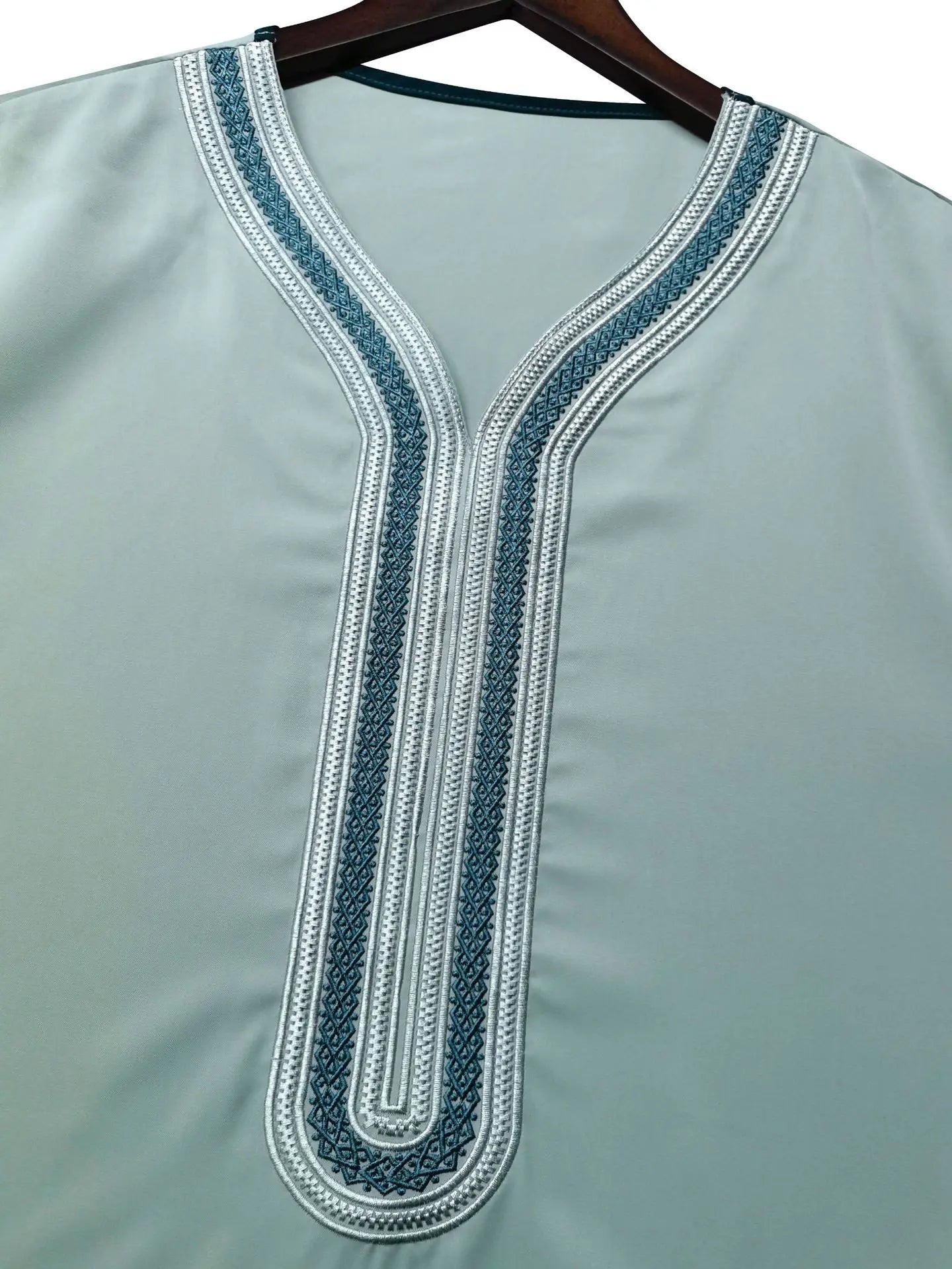 2026 Muslim Men Dress Solid Casual Robe V-neck Loose Kaftan Abayas Ethnic Style Embroidered Prayer Gown Arab Islamic Jubba Thobe