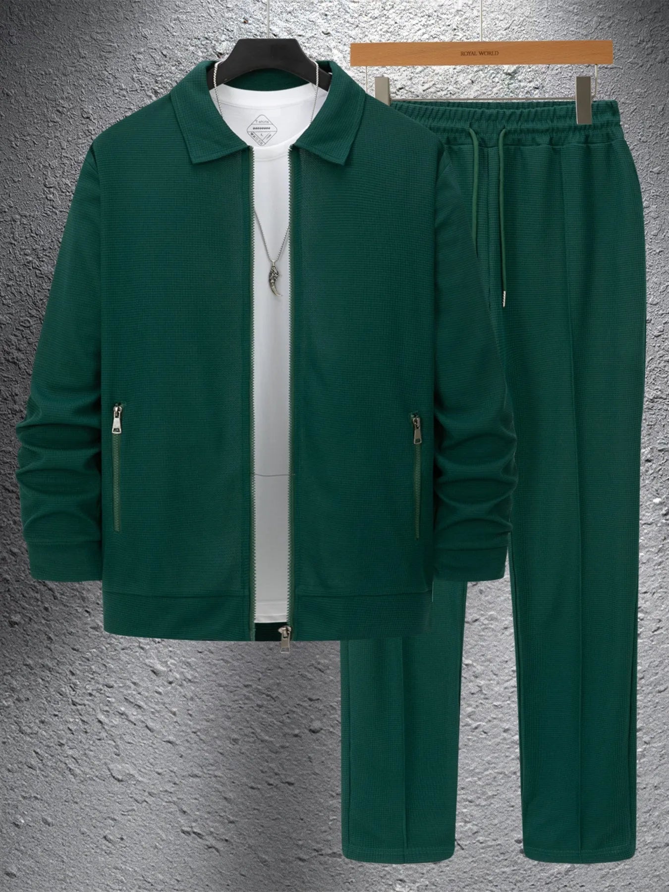 The new spring-autumn men's suit featuring a stylish waffle jacket and plain-colored trousers makes for a great casual outfit.